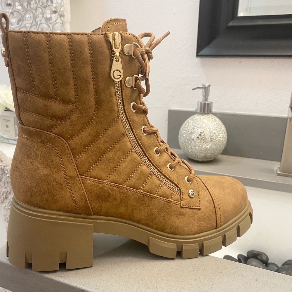 ****GUESS BOOTS!****